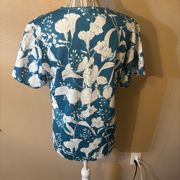 NEW Tropical Top Small Teal Blue Green White Beach Pattern Short Sleeves LiteWt - Picture 6 of 13